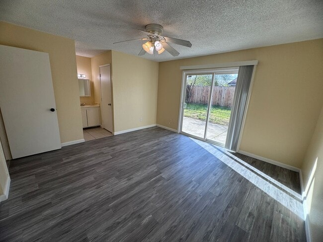 Building Photo - 3 Bedroom Home with RV Parking!