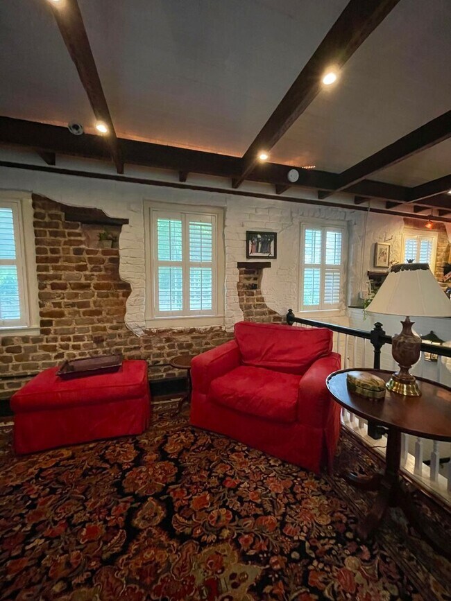 Building Photo - Charming fully furnished one bedroom condo in Ansonborough