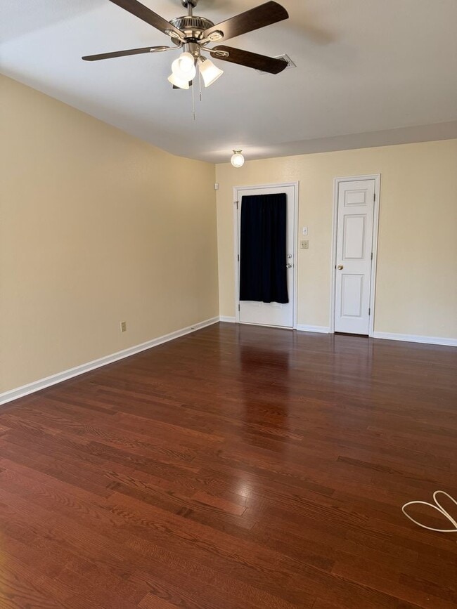 Building Photo - Beautiful Updated Ranch Style Home