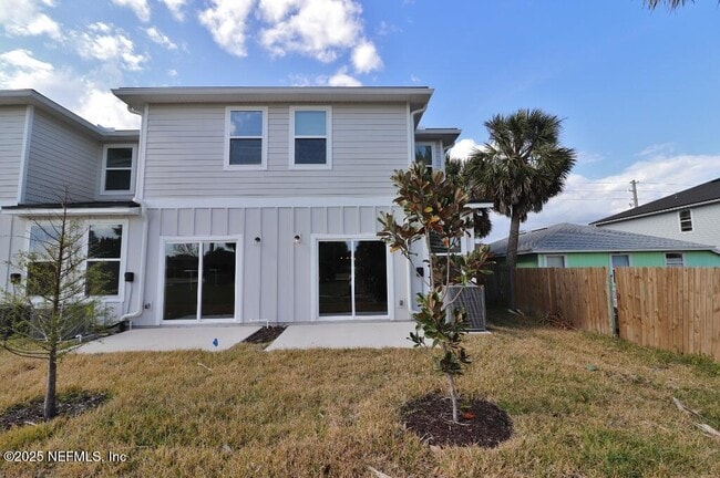 Building Photo - 834 4th St N