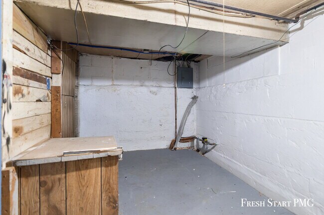 Building Photo - Charming 3-Bedroom Home with Spacious Livi...