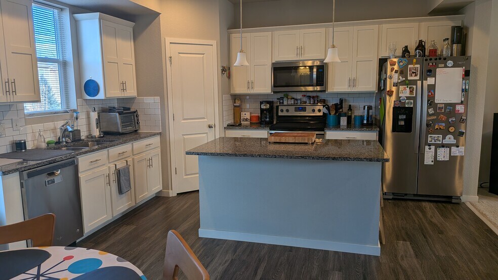 Building Photo - 433 Stout St