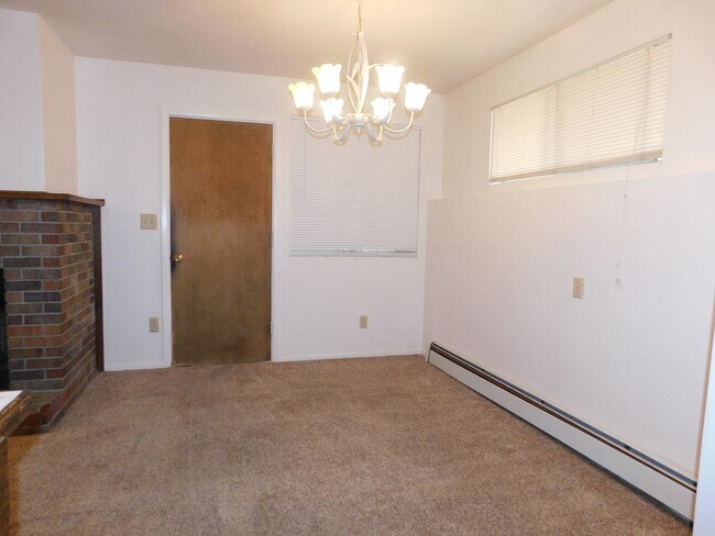 Building Photo - 402 Dressell Dr