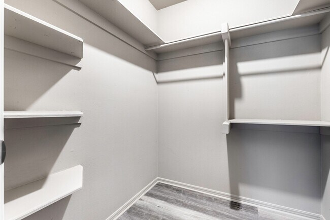 Building Photo - 918 Delmar Cir