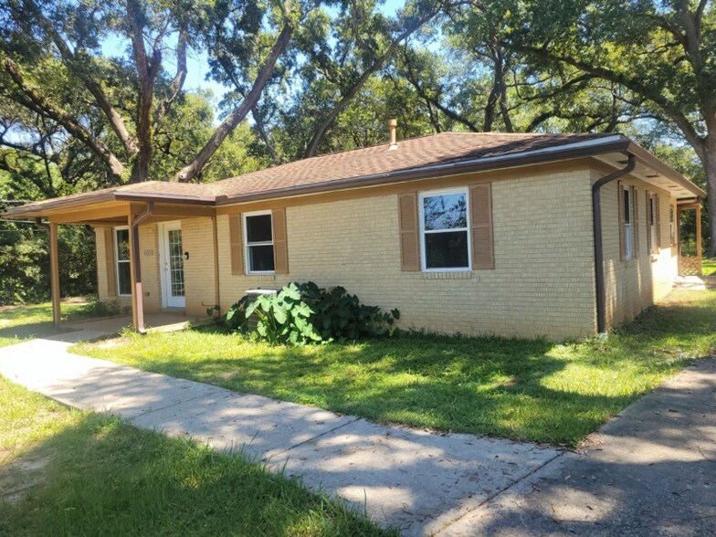 Building Photo - 6590 Dewrell Square