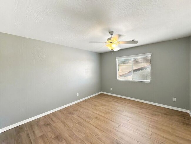 Building Photo - Gilbert 5-Bedroom Home with Pool, Loft & Primary Suite Downstairs – Minutes from Gilbert Regional...