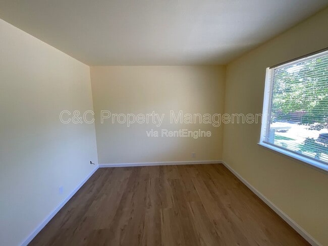 Building Photo - 1315 Scossa Ave