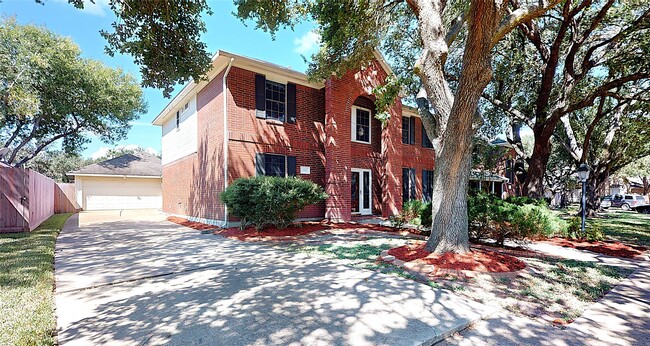 Building Photo - 2810 White Oak Ln