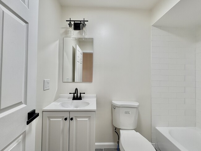 Building Photo - 156 Ridgewood Ave