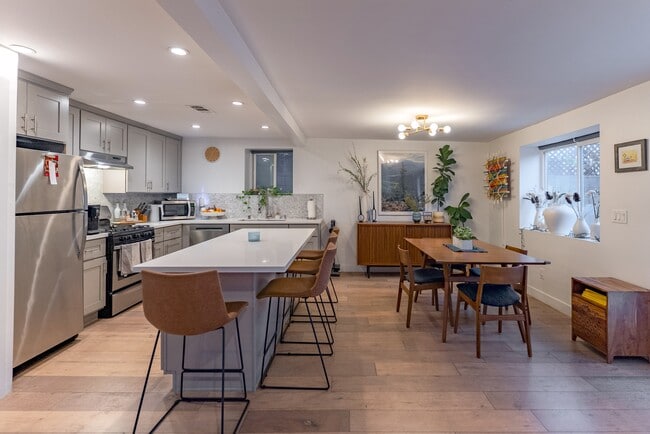 Building Photo - 446 N Commonwealth Ave