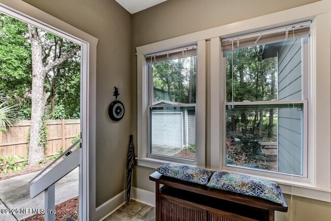 Building Photo - 1117 Cedar St