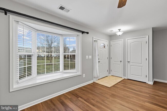 Building Photo - 1900 Lennox Dr