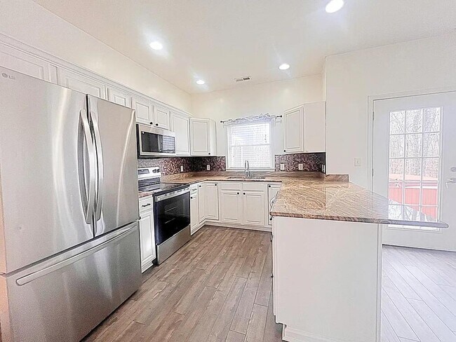 Building Photo - 206 Beauclair Dr