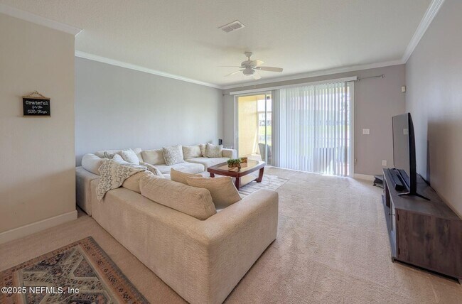 Building Photo - 6846 Roundleaf Dr