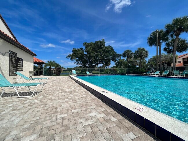 Building Photo - 2 Vía De Casas Sur