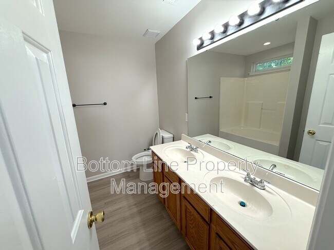 Building Photo - 3715 Bullard St