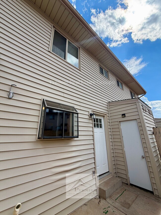 Building Photo - 2427 Split Rock Dr