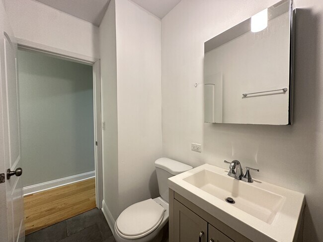 Building Photo - 550 Chestnut St