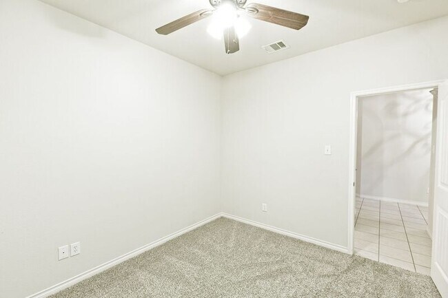 Building Photo - 5925 Silver Buckle Dr