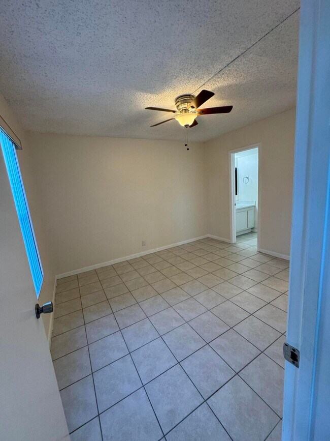 Building Photo - 21890 Lake Forest Cir