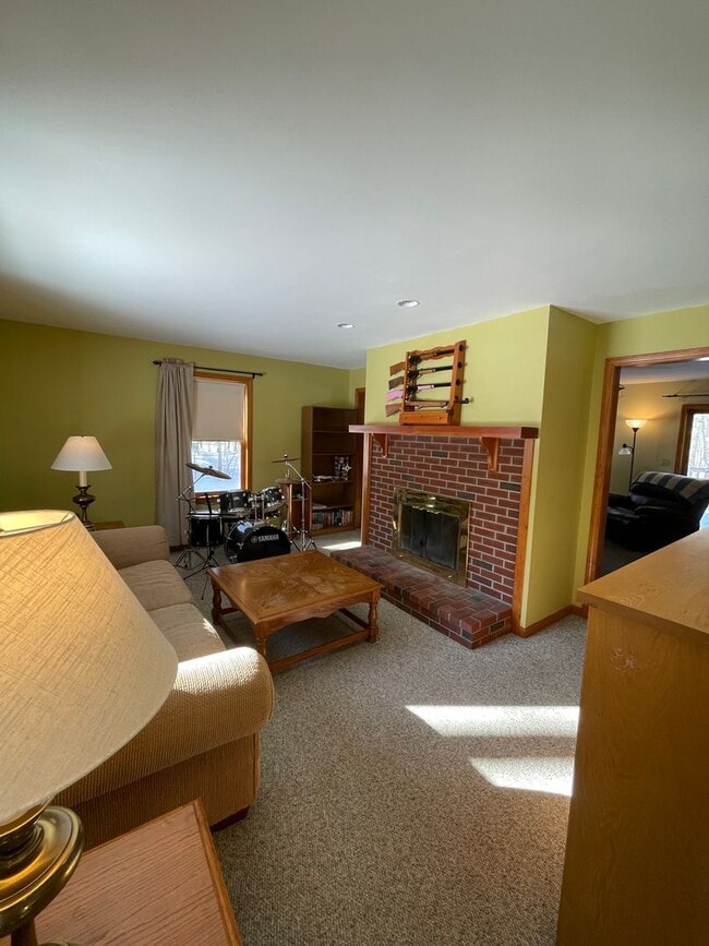 Building Photo - Price reduction!! A beautiful 3 bedroom 2....