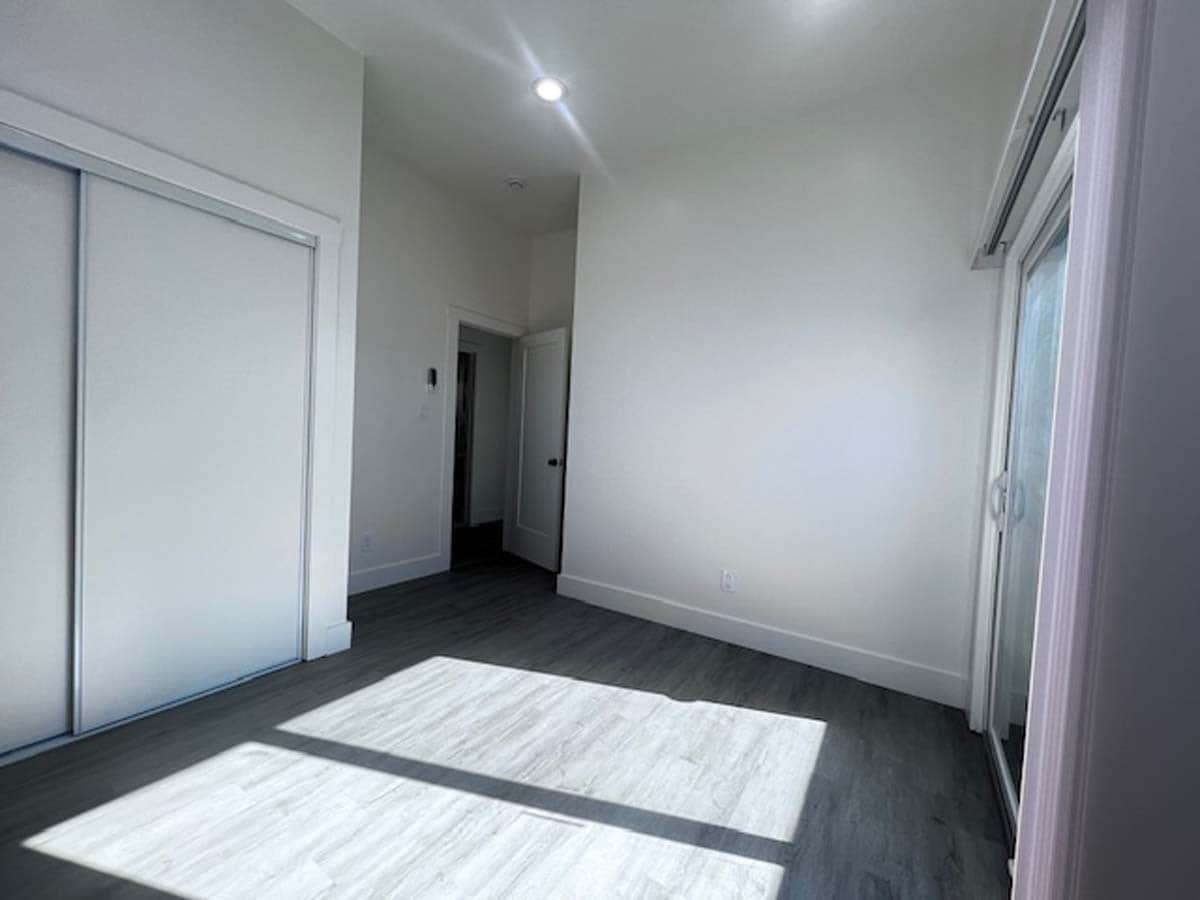 Building Photo - 720 37th St