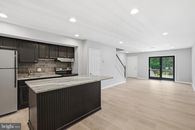 Building Photo - 27 Darien Way