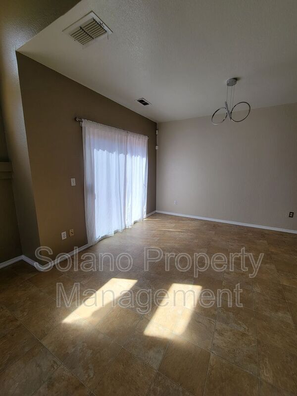 Building Photo - 358 Flagstone Cir