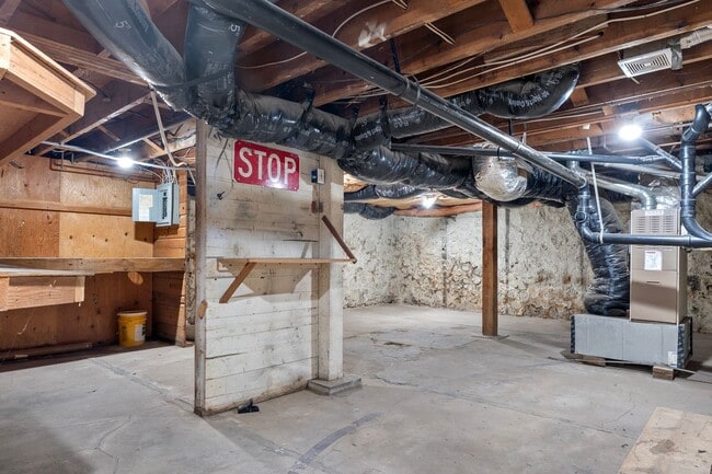 Building Photo - 114 SE Roosevelt Ave