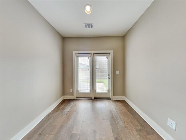 Building Photo - 6423 Shalks Xing Dr