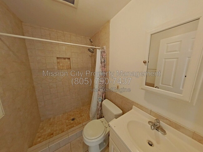 Building Photo - 418 E Sola St