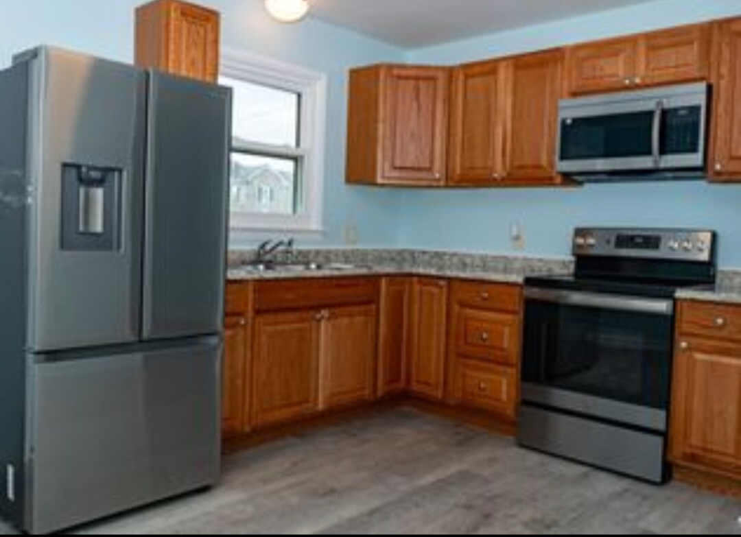 Building Photo - 301 W Chesapeake Ave
