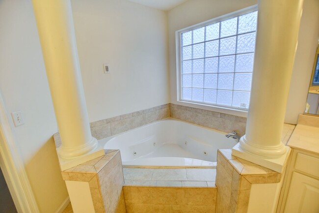 Building Photo - 5444 Royal Tern Ct