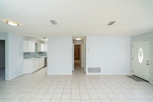 Building Photo - 354 Shores Blvd