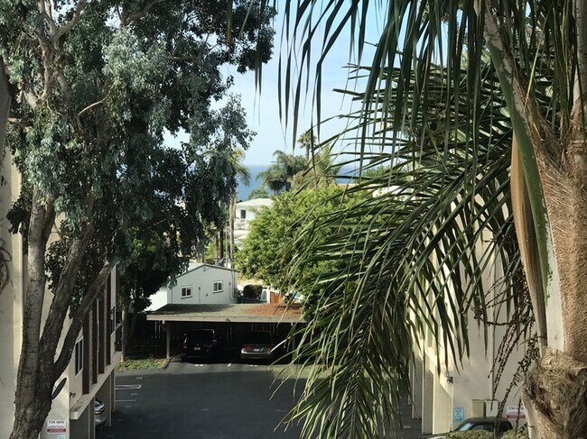 Building Photo - 5051 La Jolla Blvd