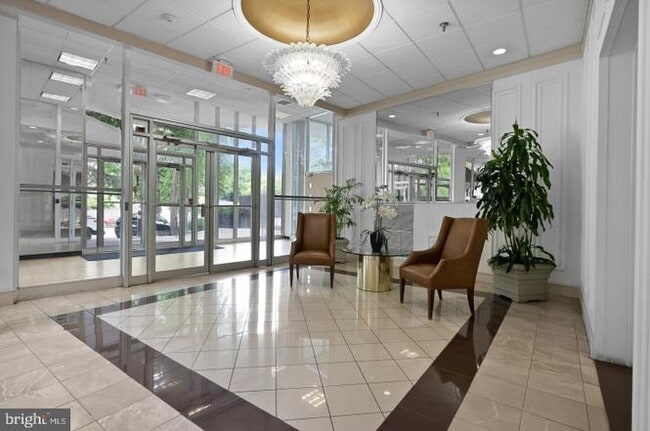 Building Photo - 3900 W Ford Rd