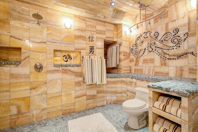 Building Photo - 8280 Queen St