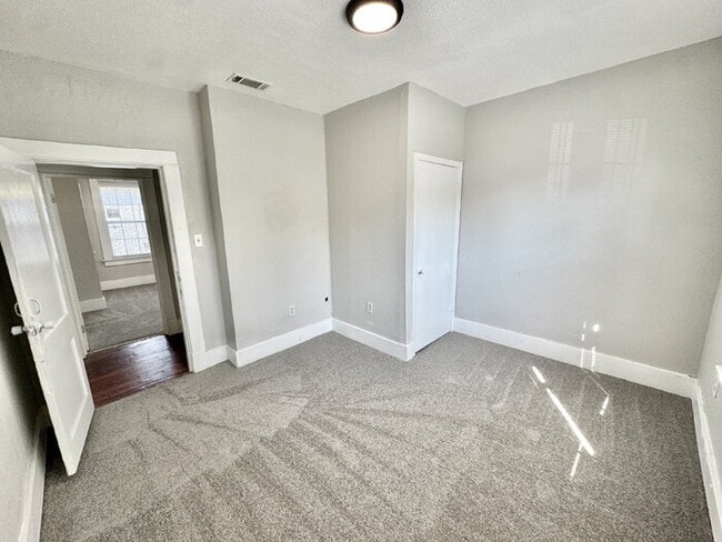 Building Photo - 1478 S Willet Street