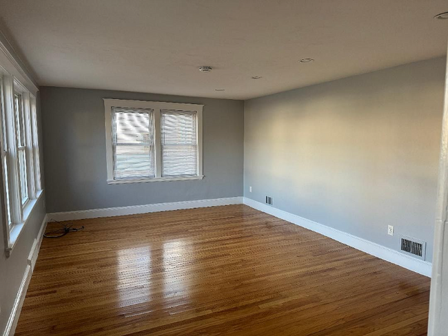 Building Photo - 353 Pond St