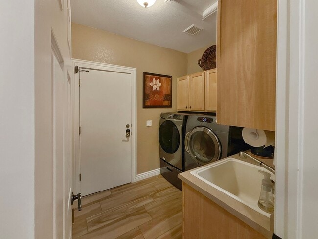 Building Photo - 8163 S Quemoy Cir