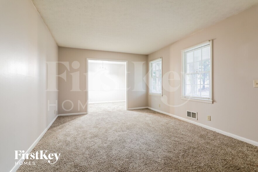 Building Photo - 1314 White Oak Ct SE