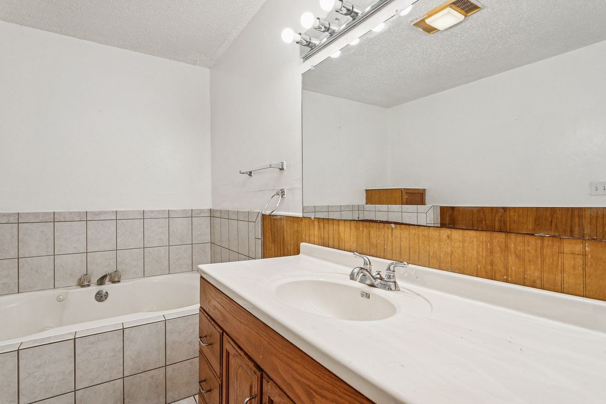 Building Photo - 67425 Salt Lick Ln