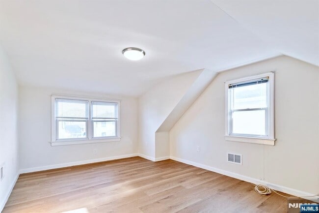 Building Photo - 48 Center