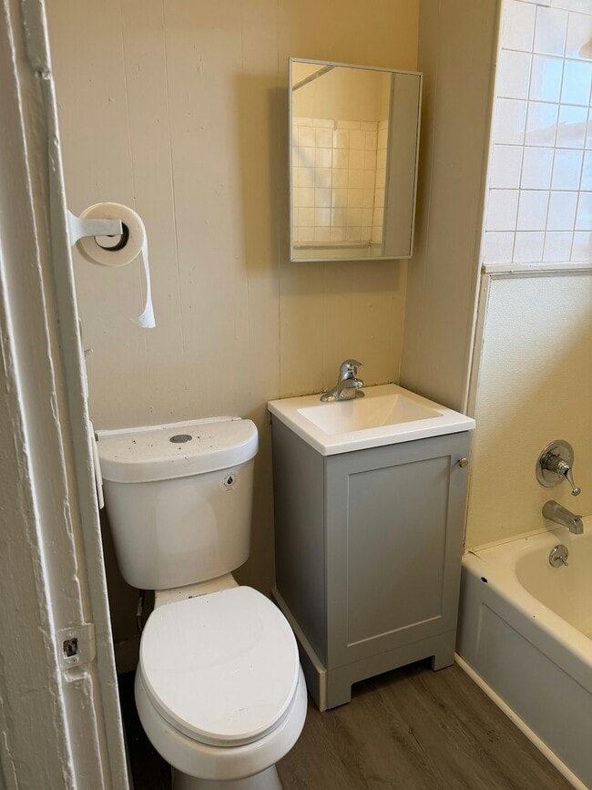 Building Photo - 141 Orange St