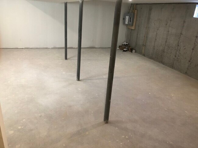 Building Photo - 23 Brookfield St