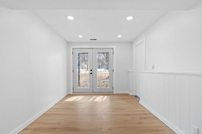 Building Photo - "Charming 4-Bedroom Home with Granite Elegance in Lino Lakes – 2584 Sq Ft of Comfort!"