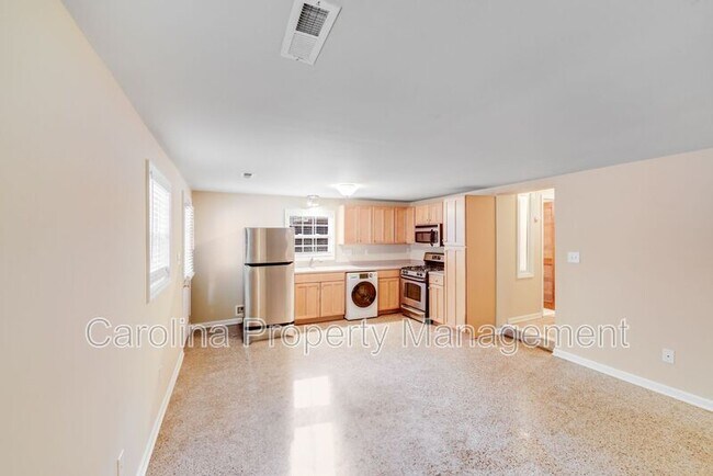 Building Photo - 2417 Laburnum Ave