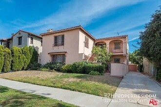 Building Photo - Charming Duplex in McCarthy Circle – Class...