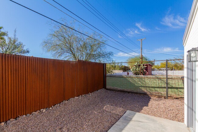 Building Photo - **COMING SOON!**Central- Charming 1 bd w/ ...