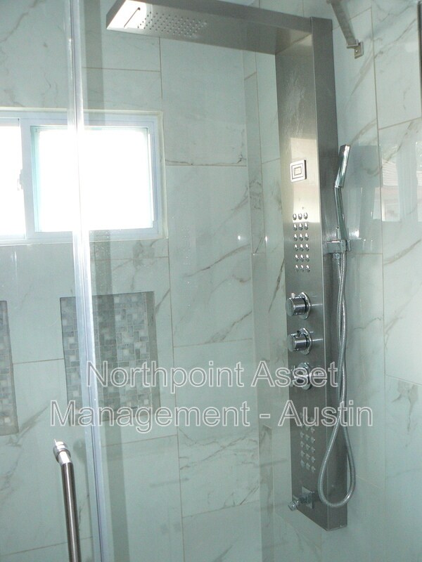 Building Photo - 1701 Yucca Ln